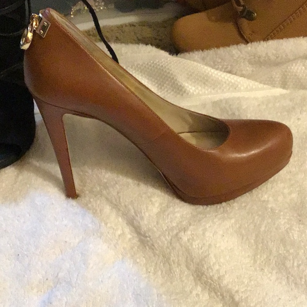 Shoes - Picture 2 of 3
